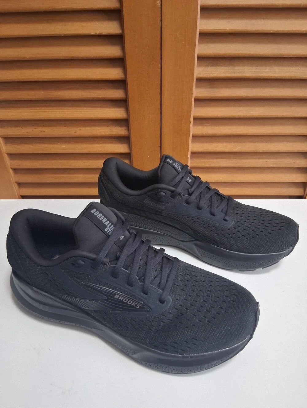 Brooks Adrenaline GTS 24 Women's Running Shoe * Size: 10.5 * NEW